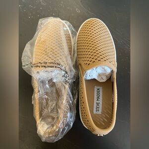 NEW Steve Madden perforated tan loafer